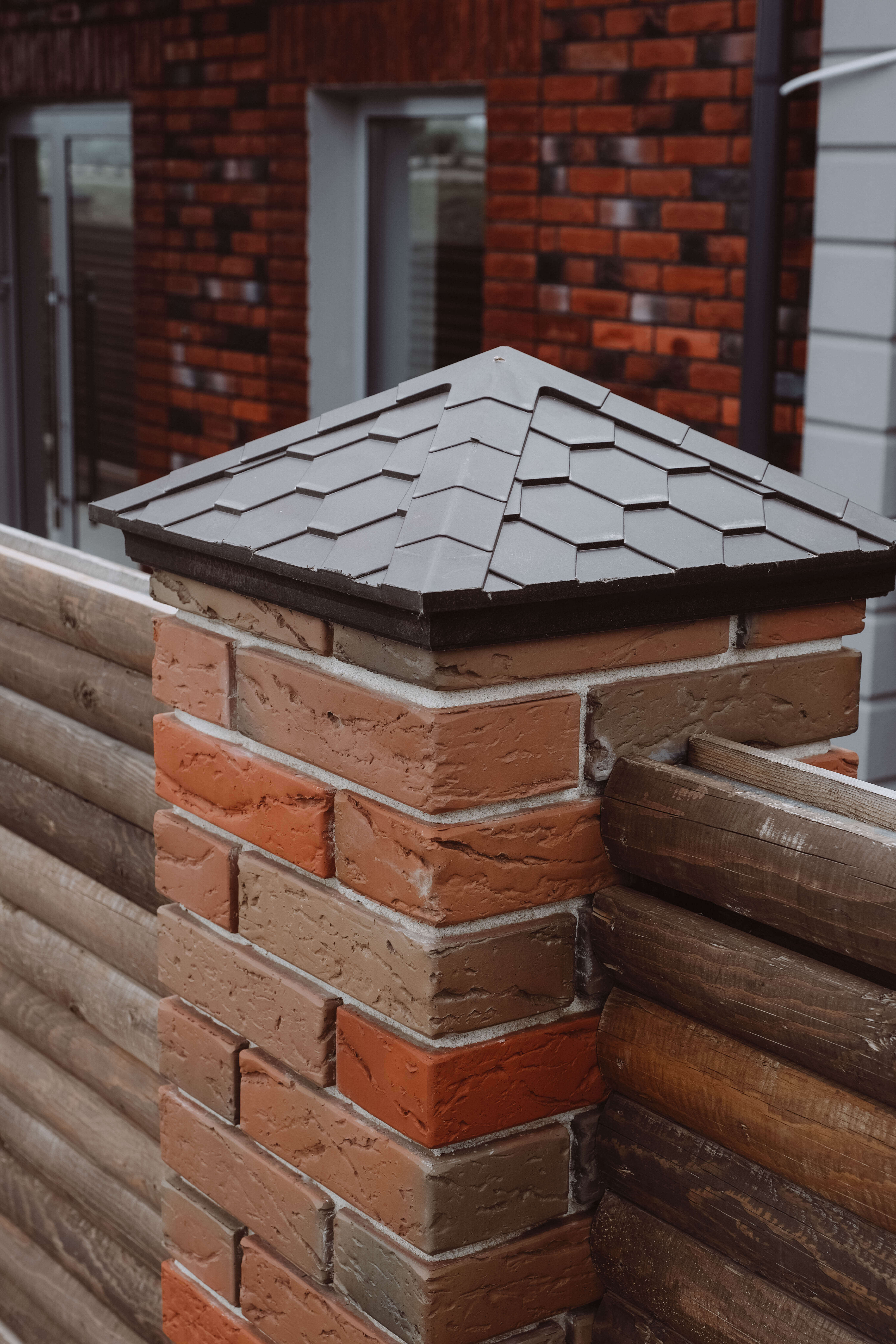 Колпак Zking Эверест Коричневый на столб 1.5х1.5 кирпича (390х390мм) в Мурманске фото